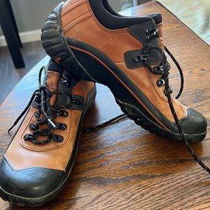 Clarks waterproof ‘muck era’, size 8. Tan/ brown color